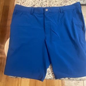 Vineyard Vines blue golf shorts. Size 38.